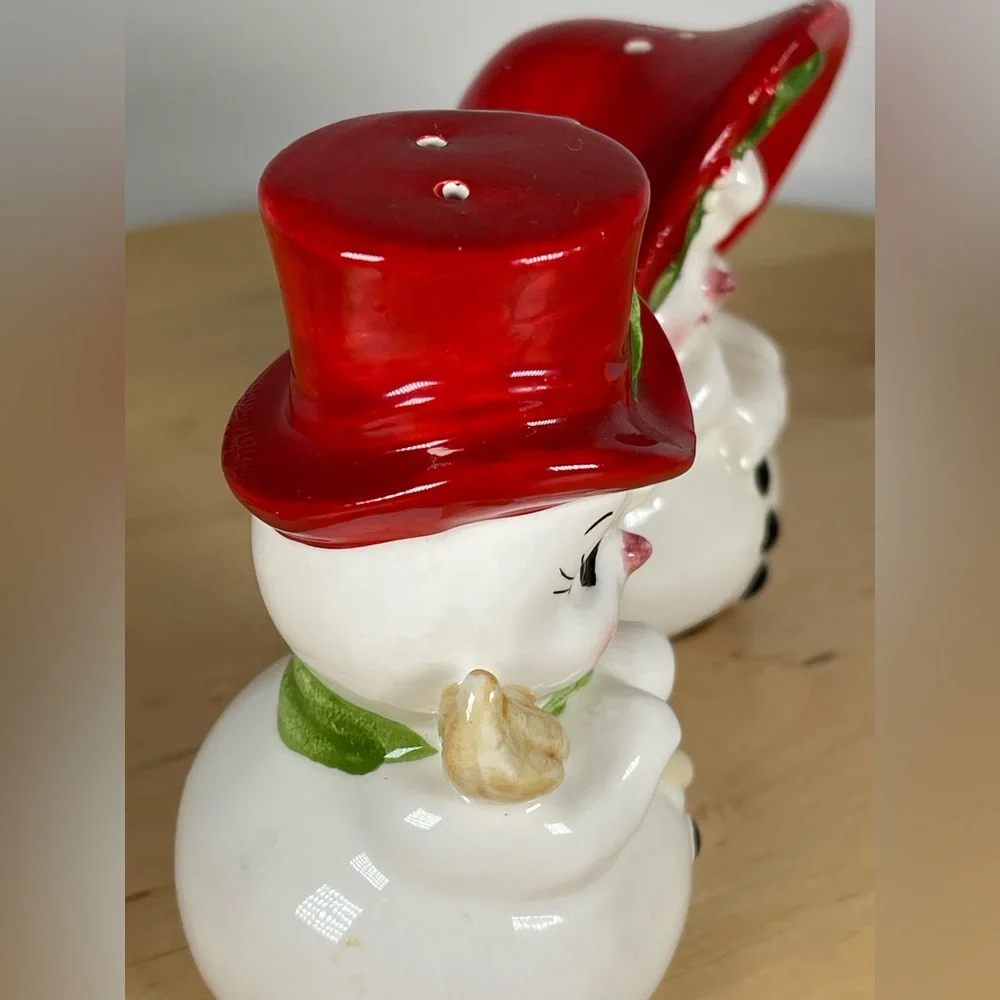 Lefton Vintage RARE/HTF snowman and woman salt & pepper shaker pair‎ MCM ceramic